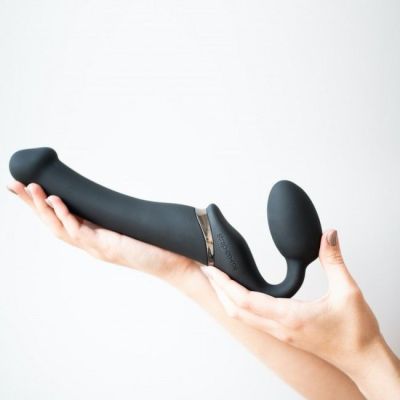 Безремінний страпон з вібрацією Strap-On-Me Vibrating Black M, діаметр 3,3см, пульт ДК, регульований Безремінний страпон з вібрацією Strap-On-Me Vibrating Black M, діаметр 3,3см, пульт ДК, регульований