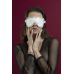 Маска на очі з заклепками Feral Feelings — Blindfold Mask, натуральна шкіра, біла
