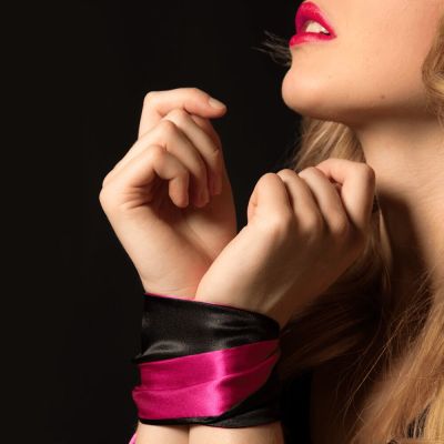 Пов'язка-стрічка з сатину «2 в 1» Adrien Lastic Satin Sash (пов'язка на очі та стрічка для зв'язування)