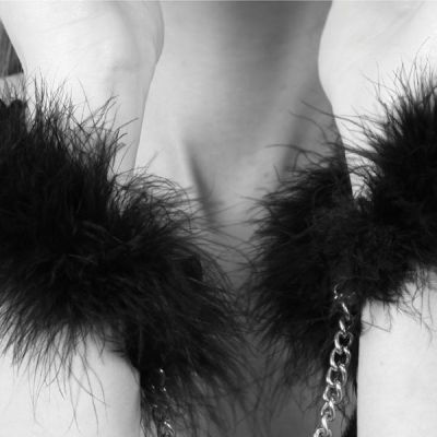 Пухнасті наручники Bijoux Indiscrets Za za zu — feather handcuffs, пір'яні, подарункове паковання