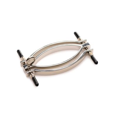 Затискач для статевих губ Master Series: Pussy Tugger Adjustable Vagina Clamp with Chain Затискач для статевих губ Master Series: Pussy Tugger Adjustable Vagina Clamp with Chain