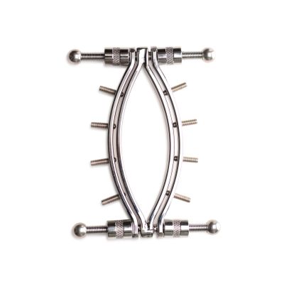 Затискач для вагіни Master Series: Spread 'Em Poker Vagina Clamp with Adjustable Pressure Screws, шипи 