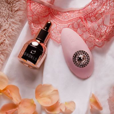 Подарунковий набір HighOnLove & JOPEN: Objects of Desire (краплі для клітора і вібратор з кристалами) Подарунковий набір HighOnLove & JOPEN: Objects of Desire (краплі для клітора і вібратор з кристалами)