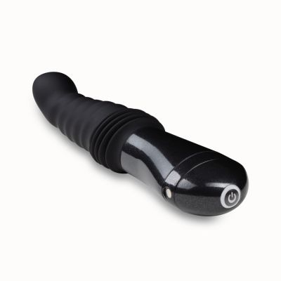 Пульсатор Blush Temptasia – Lazarus Thrusting Dildo – Black, ребристий стовбур, 3 швидкості Пульсатор Blush Temptasia – Lazarus Thrusting Dildo – Black, ребристий стовбур, 3 швидкості